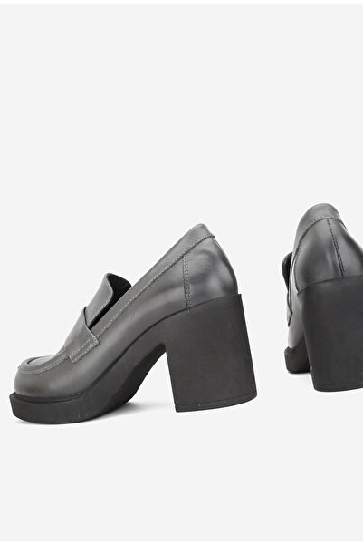 TUNAELLİ KADIN GRİ HAKİKİ DOĞAL DERİ 36-41 NUMARA TOPUKLU LOAFER AYAKKABI
