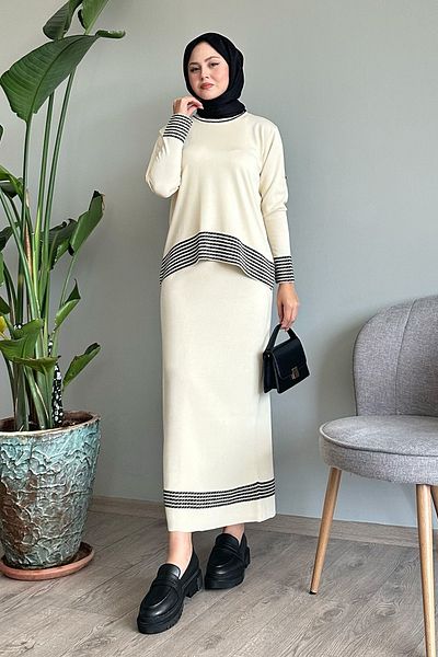 InStyle طقم إكرو مع تنورة مخططة