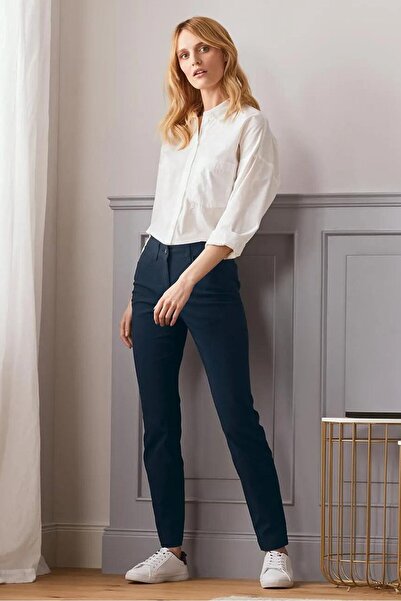 Tchibo بنطلون سادة بحزام للنساء، أزرق داكن