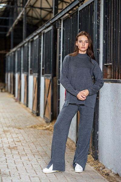 VerdeBlanco Anthracite Turtleneck Knitwear Set - Grass Detailed