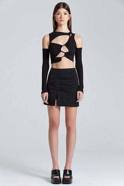 World Fashion Trends WFT2409 Μαύρη φούστα με λεπτομέρεια με σκίσιμο
