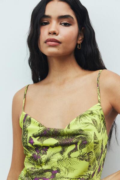 Feu De Elu Êtincelle Jardin Desenli Degaje Yaka Askılı Kısa Saten Gecelik