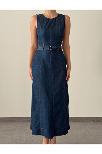 popibutik فستان أزرق متوسط الطول مع تفاصيل حزام بدون أكمام