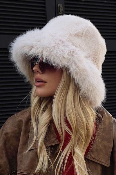 BAHELS Beige Viral Russian Heart Hat