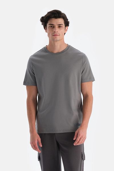 Dagi Graues Herren-T-Shirt mit bedrucktem Detail vorne und unten