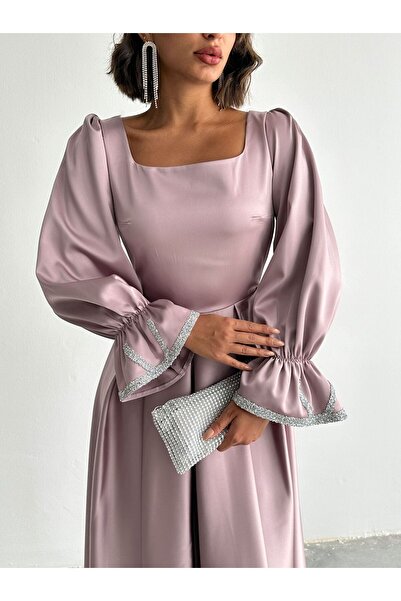 Housebutik فستان سهرة من الساتان بتفاصيل حجرية