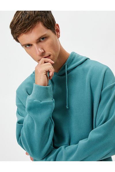 Koton Basic-Hoodie mit Kängurutasche, entspannter Passform und langen Ärmeln