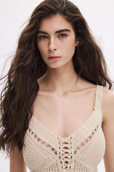 SHERIN Μπεζ Crop Top - Μπροστινό σχέδιο με κορδόνια