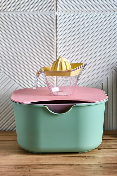 Kitchen Life 5-Piece Aura Square Professional Multi-Purpose Preparation Set Mixing Bowl Strainer Lemon Bowl Cutting Board