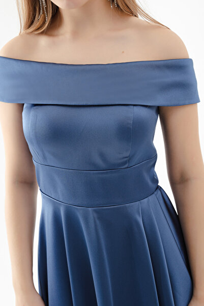 Lafaba Dámské saténové večerní šaty Indigo Boat Neck Midi