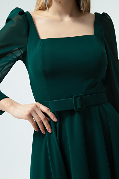 Lafaba Kadın Zümrüt Yeşili Kare Yaka Kemerli Midi Şifon Abiye Elbise