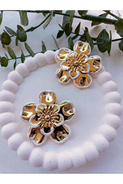 Jerie White Flower Patterned Plate - Gold Enamel Detailed Earrings