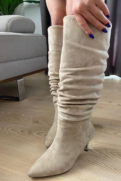 Preshley Γυναικείες μπότες Tamara Cream Suede Bellows με μυτερό νύχι με τακούνι