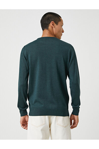Koton Basic Knitwear Sweater with Knit Detail Crew Neck