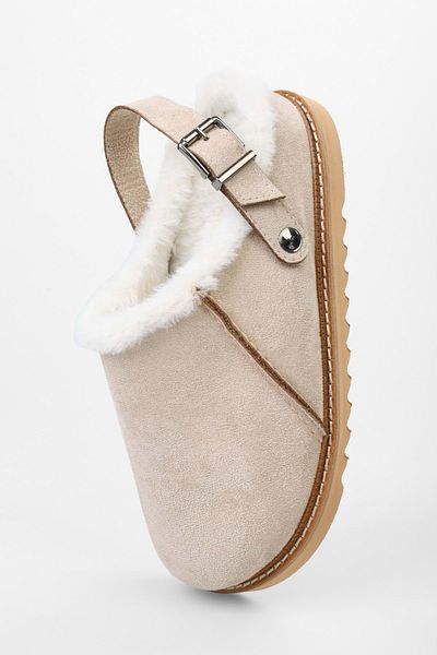 Shoeberry Flache Damen-Hausschuhe Saboi aus beigem Wildleder mit Fell innen
