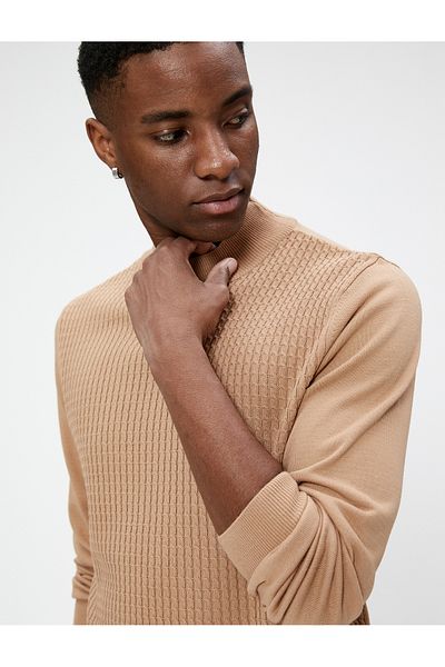 Koton Halber Rollkragenpullover aus strukturiertem Strick mit schmaler Passform und langen Ärmeln