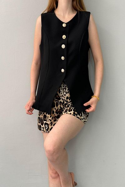 lizge giyim Crew Neck and Front Button Detailed Vest