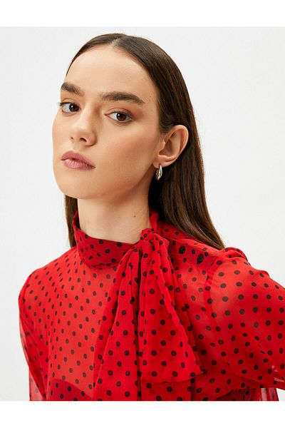 Koton Gepunktete Chiffonbluse mit Schalkragen, transparent, lange Ärmel