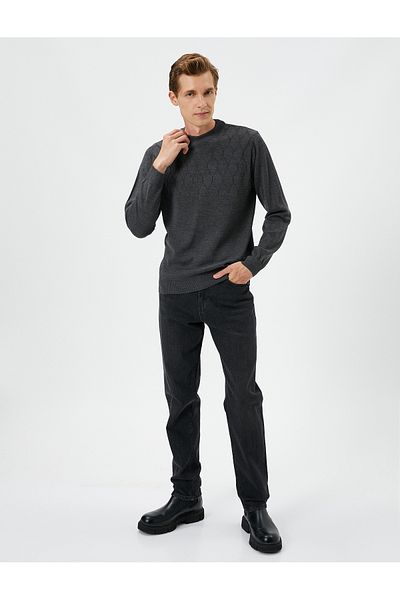 Koton Pullover mit Rundhalsausschnitt, schmaler Passform, strukturiertem, geripptem Langarm