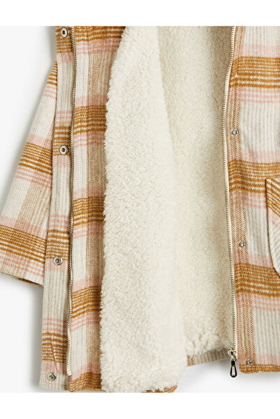 Koton Oversize kabát s kapucí z umělé kožešiny s kapsami na patentky