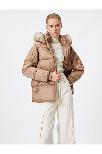 Koton Pufferjacke mit Kapuze, Reißverschluss, Taschen und Kunstpelzdetail