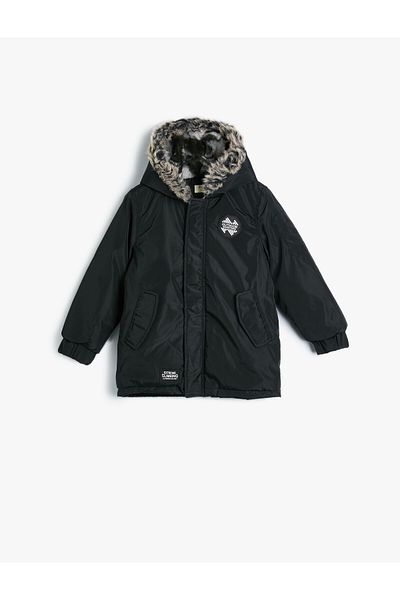 Koton Lange Pufferjacke aus Kunstpelz, detaillierte Kapuzentasche mit Reißverschluss