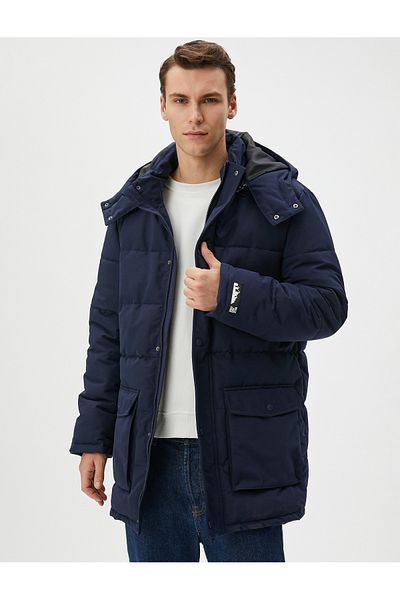 Koton Bunda Puffer s kapucí – potištěný štítek, zapínání na zip a knoflík