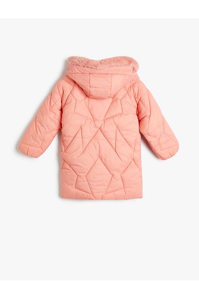 Koton Übergroße Pufferjacke mit Kunstpelzdetail, Kapuze und Taschen mit Patte