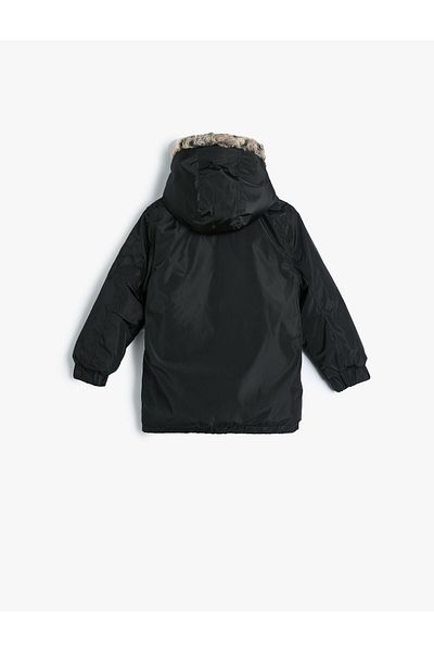 Koton Lange Pufferjacke aus Kunstpelz, detaillierte Kapuzentasche mit Reißverschluss