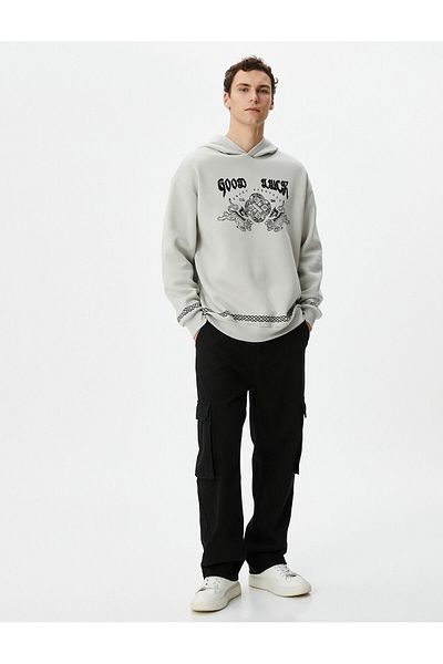 Koton Far East bedruckter Kapuzenpullover mit bequemem Schnitt und Slogan