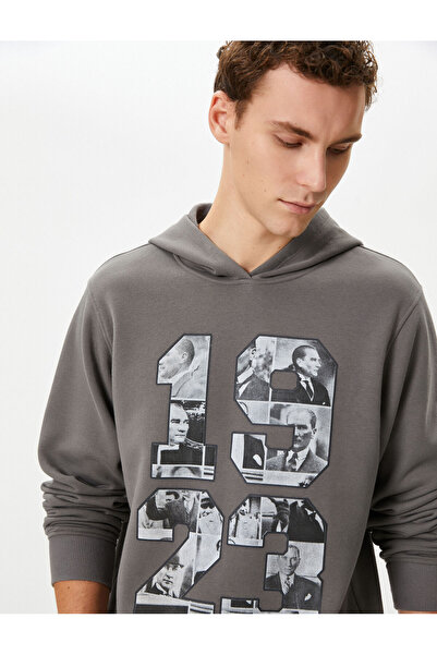 Koton Atatürk bedrucktes Kapuzen-Sweatshirt speziell zum 100-jährigen Jubiläum