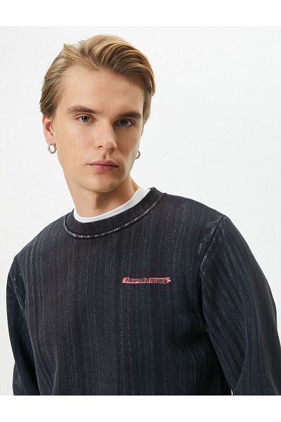 Koton Waschbares Sweatshirt mit Slogan-Detail, Rundhalsausschnitt, gerippt
