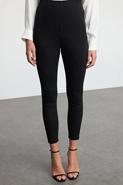 Trendyol Collection Black Slimming Effect Corzet Look Stylové kalhoty Tpraw25Pl00007