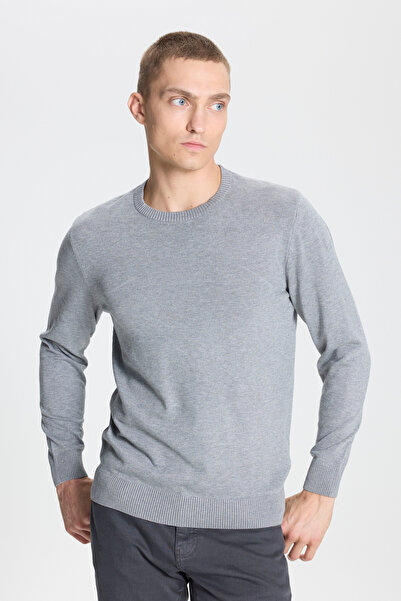 ALTINYILDIZ CLASSICS Pánsky sivý úpletový sveter Melange Crew Neck – štandardný strih
