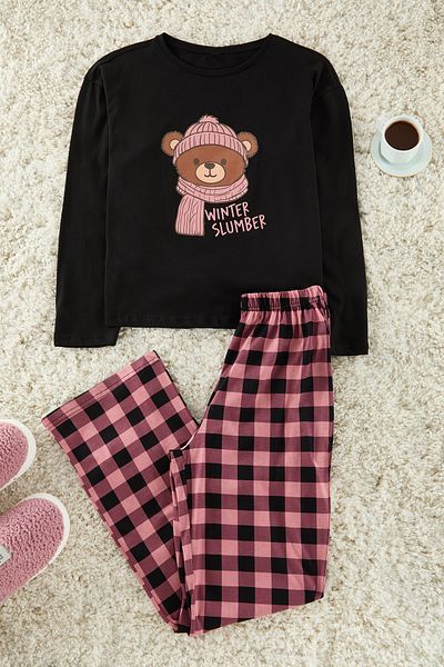 Trendyol Collection Kariertes schwarzes Baumwoll-Pyjama-Set mit Teddybär – THMAW25PT00088
