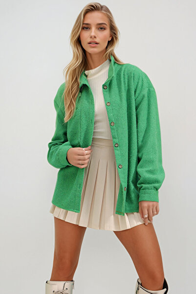 Trend Alaçatı Stili قميص نسائي أخضر بجيب واحد كبير الحجم ALC-X7264