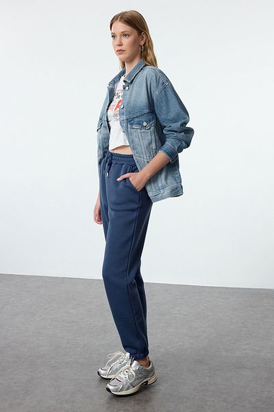 Trendyol Collection Fleece Indigo Basic Strick-Jogginghose - Dicke Innenseite TWOAW22EA0468