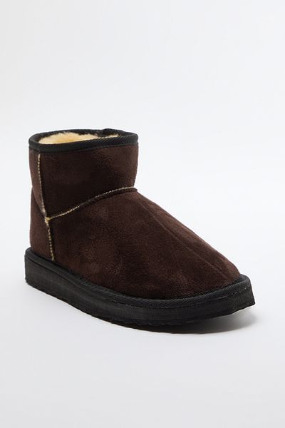 TRENDYOL SHOES Sötétbarna szőrme, kerek orrú, lapos, lapos sarkú női csizma TAKAW25BO00029