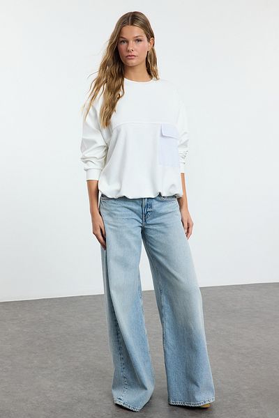 Trendyol Collection Плетен суичър с голям размер - екрю, меки копчета и джоб с парашут Twoaw25sw00089