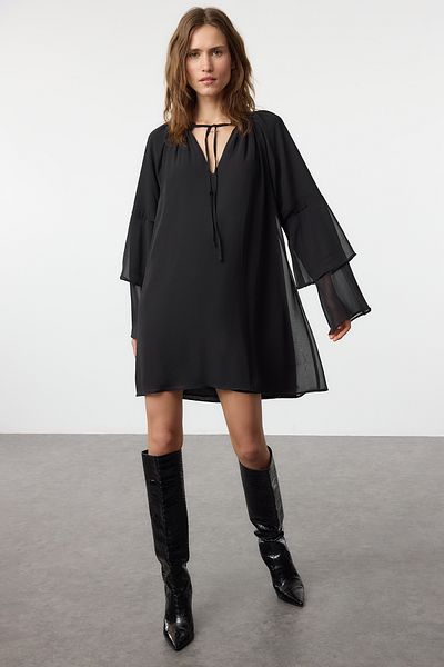Trendyol Collection Μαύρο ίσιο βολάν Μίνι υφαντό χειμερινό φόρεμα TWOAW25EL00559