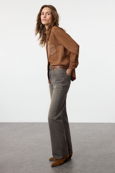 Trendyol Collection Braune Jeans mit hoher Taille und weitem Bein TWOAW25JE00206
