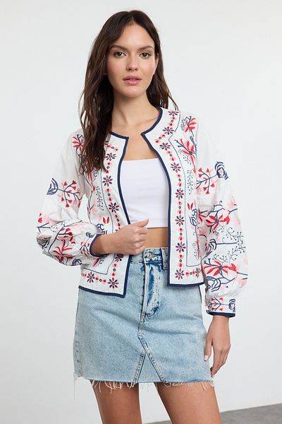 Trendyol Collection Λευκό κέντημα με λαιμόκοψη υφαντό μπουφάν TWOAW25CE00084