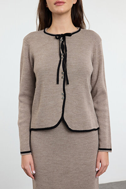 Trendyol Modest Σετ πλεκτά ζακέτα και φούστα - Mink Piping, με κουμπιά - TCTAW25US00020