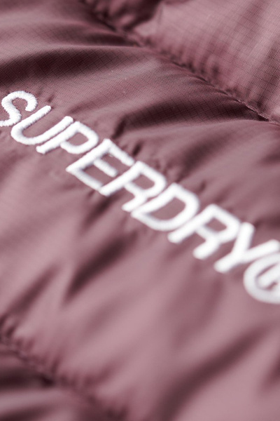 SUPERDRY Bunda Fuji s kapucí a střední prošívanou podšívkou