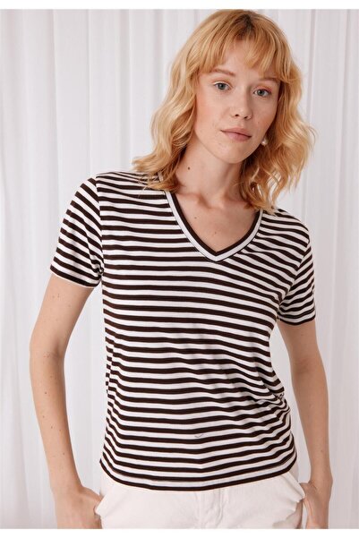 TUBİA Γυναικείο κοντομάνικο μπλουζάκι σε καφέ ριγέ V λαιμόκοψη