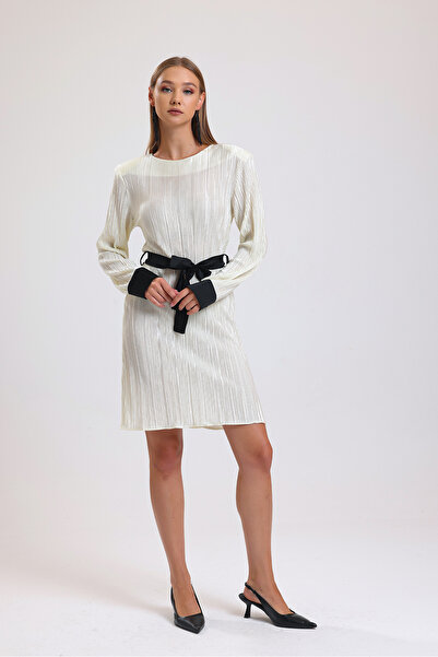 HANIQA Λευκό φόρεμα με μακρυμάνικο κορδόνι