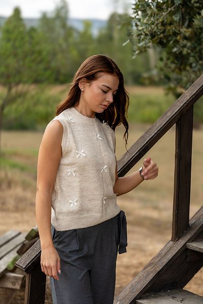 VerdeBlanco Cream Colored Minimal Designed Sweater