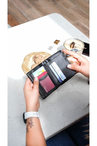 Lebina Paris Women's Wallet - Leaf Detailed