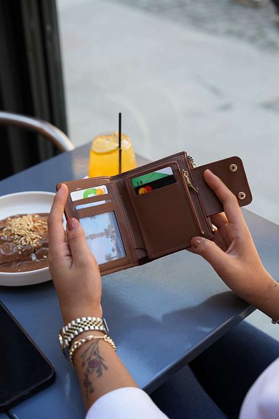 Lebina Milano Women's Wallet / Coin Compartment