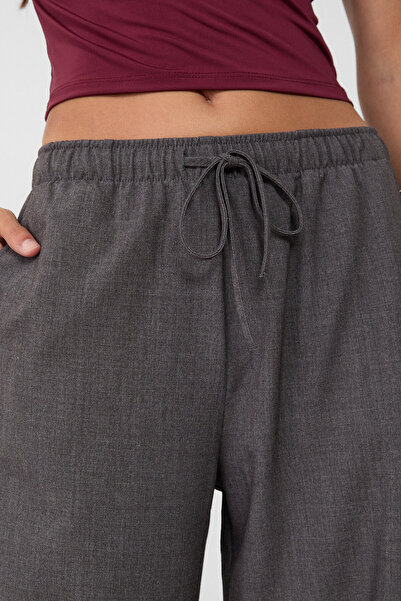 Stradivarius Uzun dökümlü şık pantolon